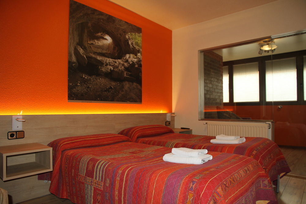 فندق هوستال أسيلا بنبلونة المظهر الخارجي الصورة A room at the hotel